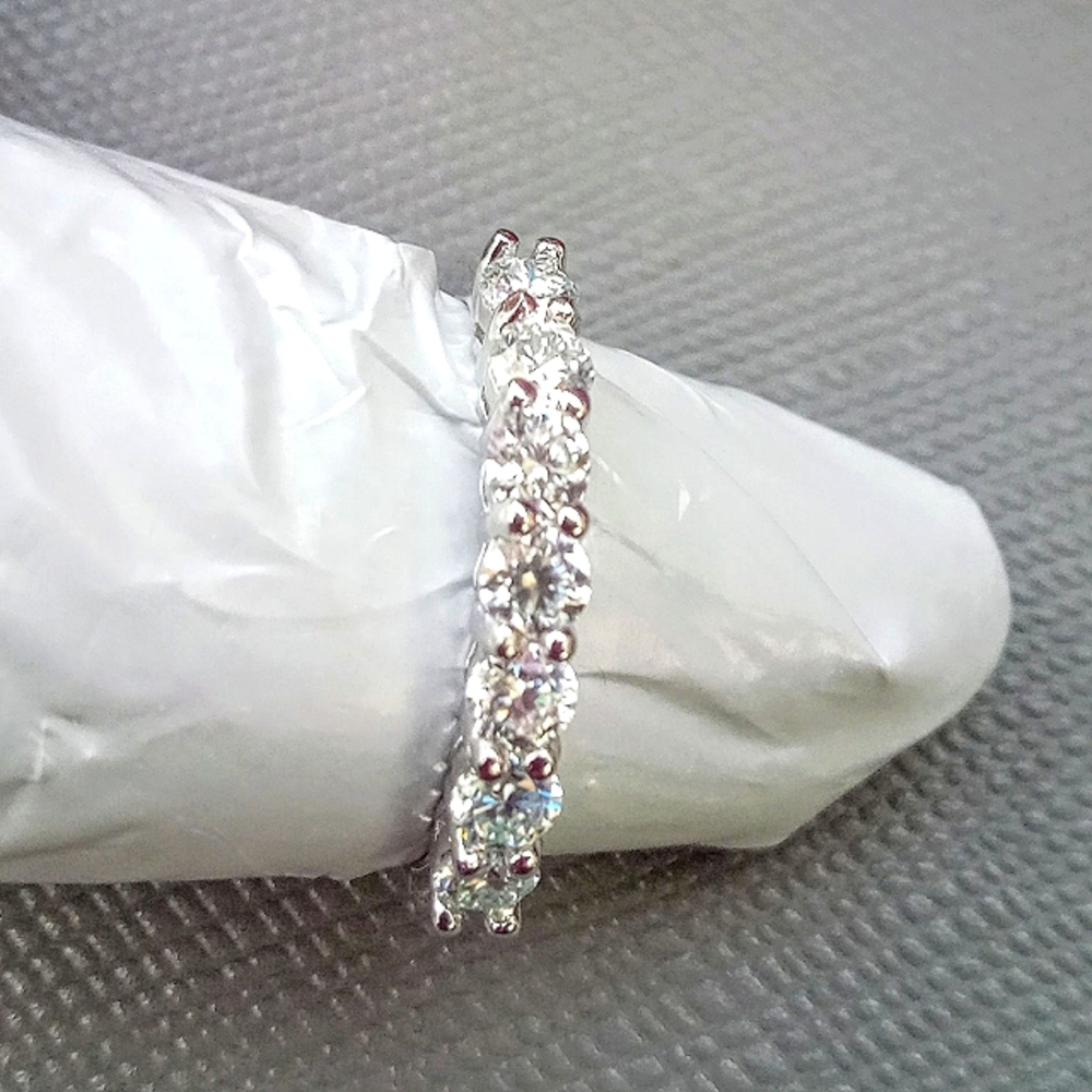 925 Sterling Silver 7 Stones Sparkly .7ct Moissanite Size 8 Eternity Ring - Picture 2 of 5